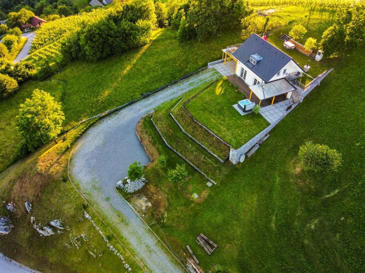 Villa Zupan With Hot Tub Skocjan  المظهر الخارجي الصورة